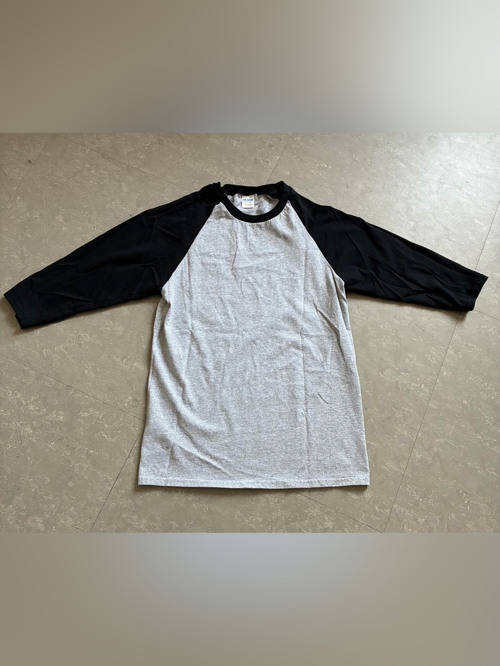 Women’s Gildan Heather Gray and Black Baseball Style TShirt Sz S